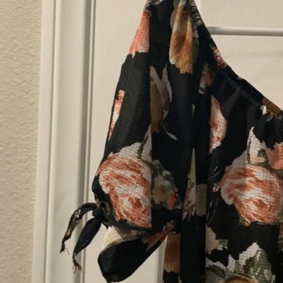 Favlux Black Floral Top w/ Open Sleeves Size Large EUC #M-083 - Picture 4 of 7